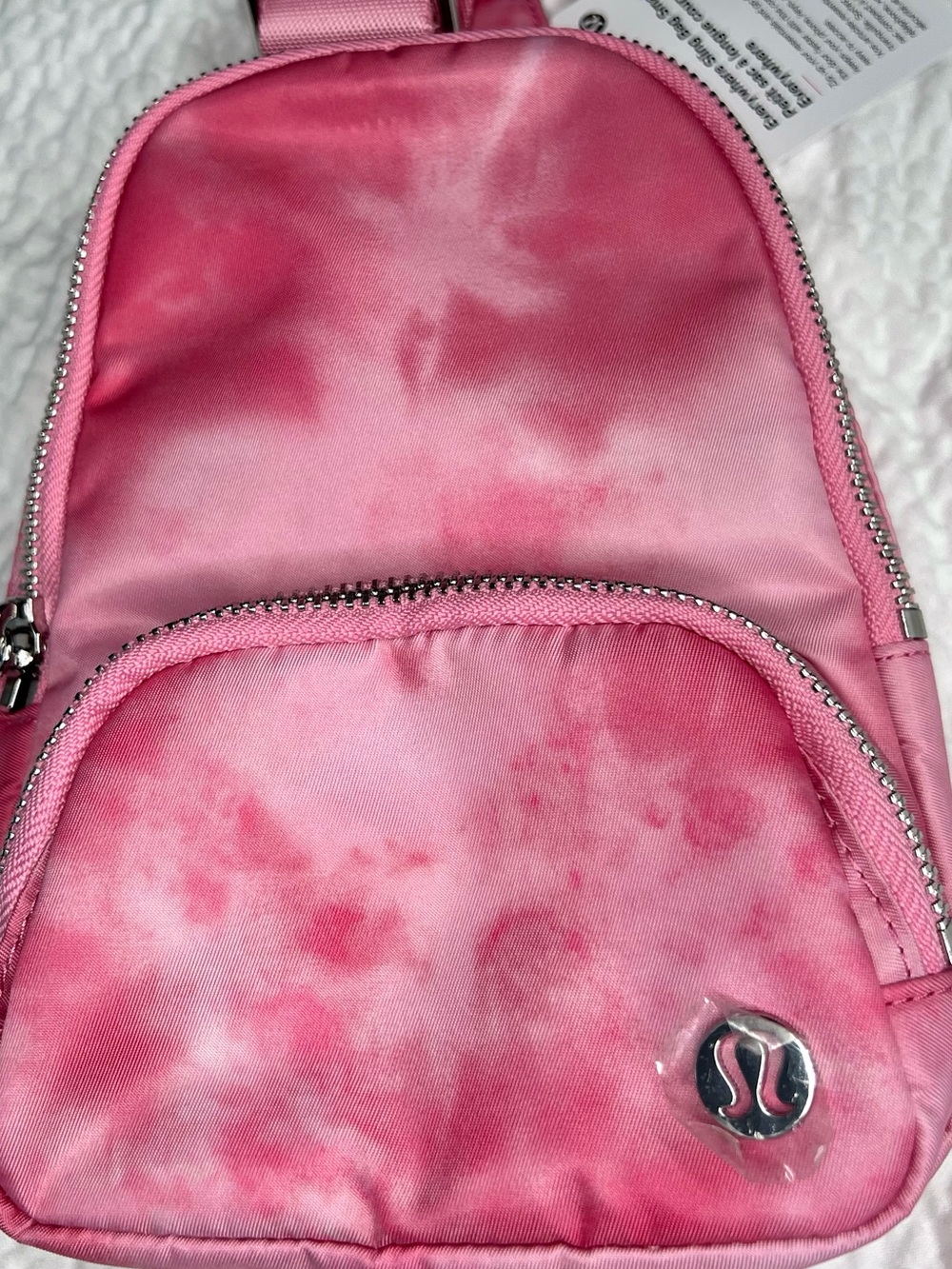 Lululemon Everywhere Sling Bag Small 2L Smoothie Print Strawberry Multi NWT - Picture 2 of 5
